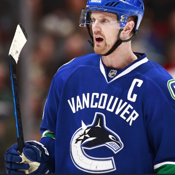 NHL Reebok/CCM Vancouver Canucks Henrik Sedin Jersey Men Size 48 - Picture 15 of 15